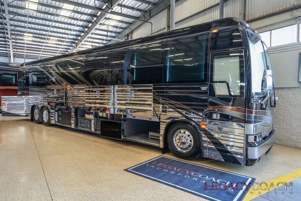 2006 Country Coach XLII – Double Slide