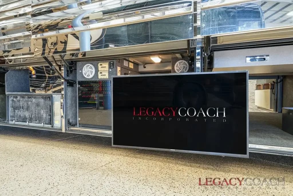 2006 Country Coach XLII – Double Slide