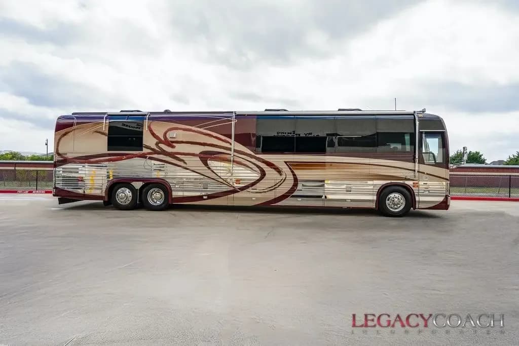 2001 Country Coach XLII Non-Slide