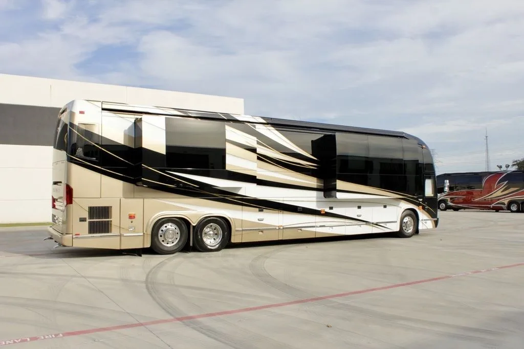 2019 Prevost Marathon H3-45 Quad Slide