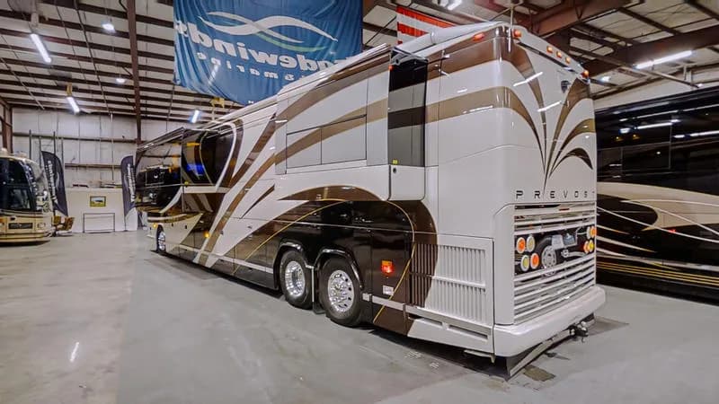 2005 Prevost Millennium H3-45