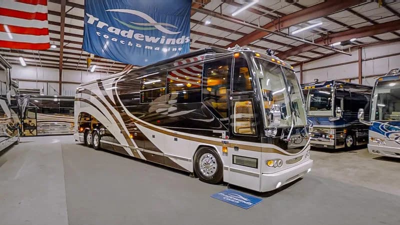 2005 Prevost Millennium H3-45