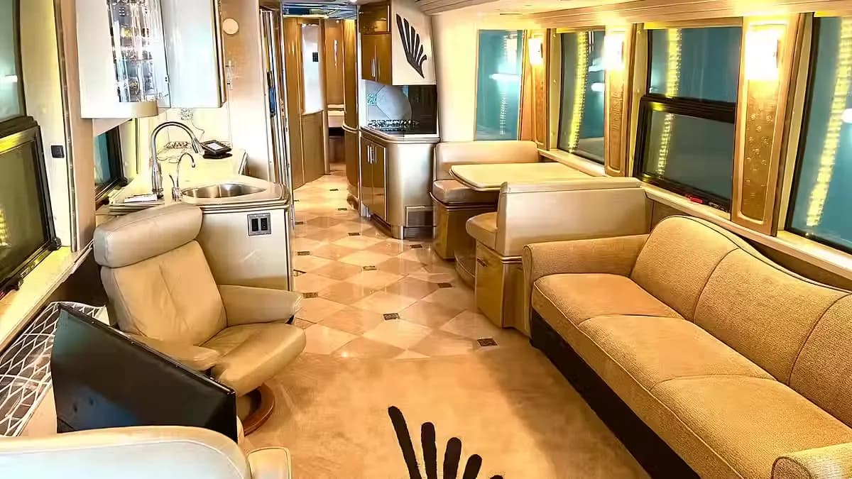 2004 Country Coach XLII – Double Slide