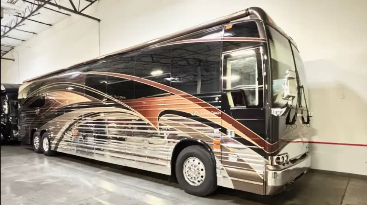 2006 Country Coach XLII : Single Slide