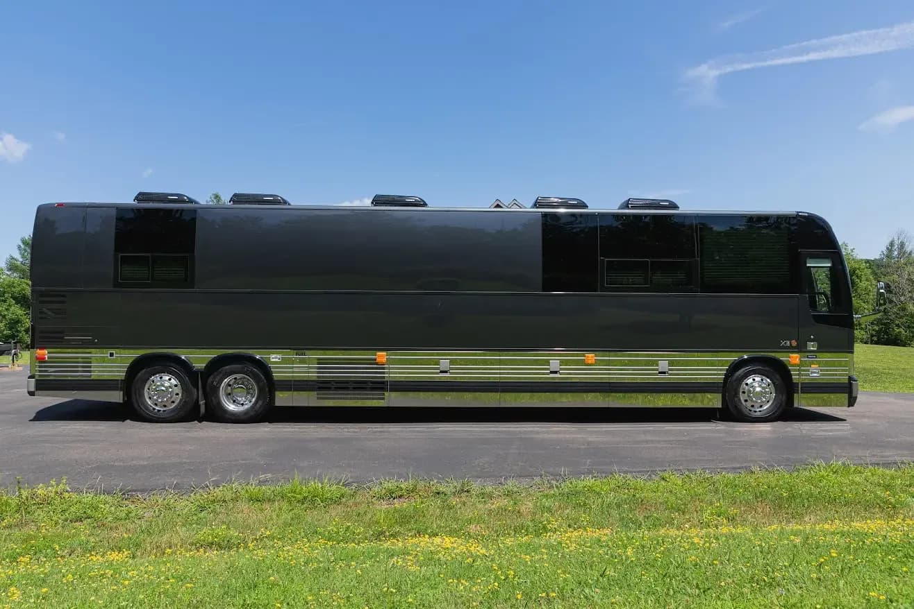 2026 NIX Coach Interiors 12 bunk entertainer with shower