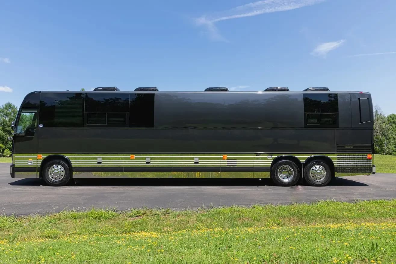 2026 NIX Coach Interiors 12 bunk entertainer with shower