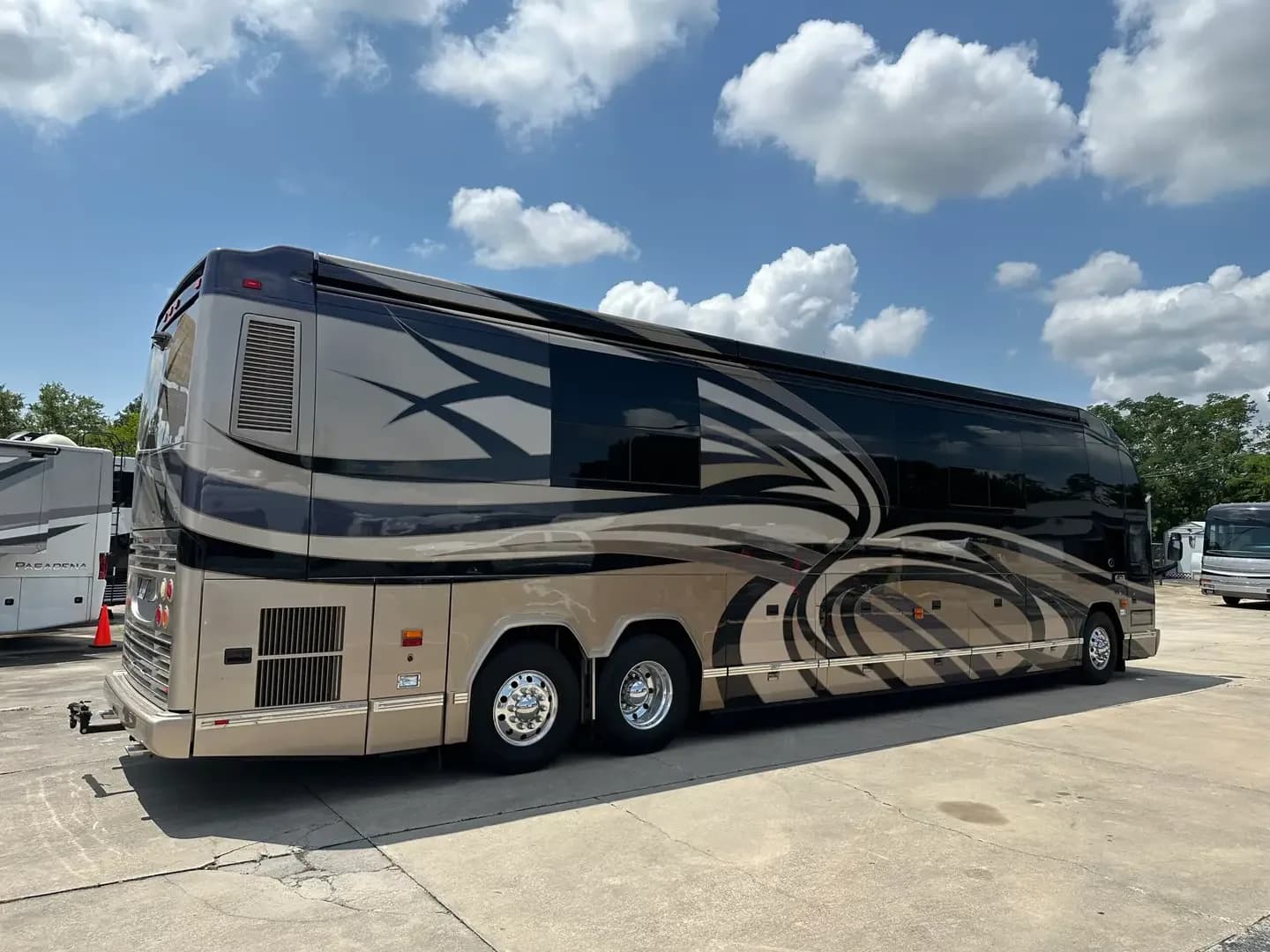 2009 Featherlite H3-45