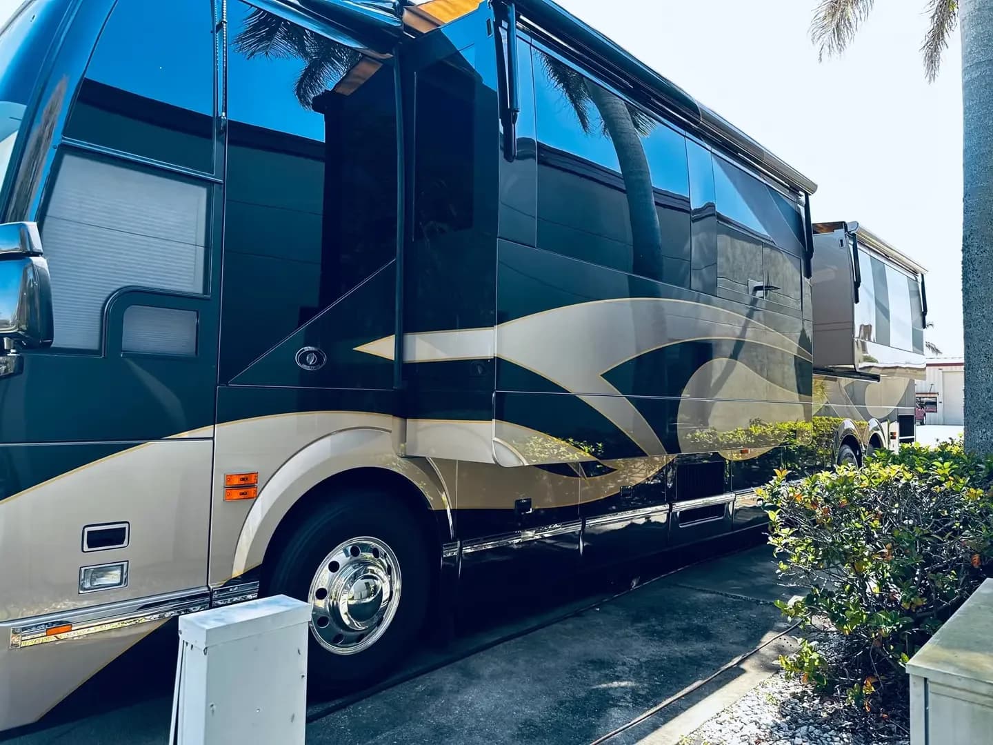 2003 Featherlite H3-45 : Double Slide