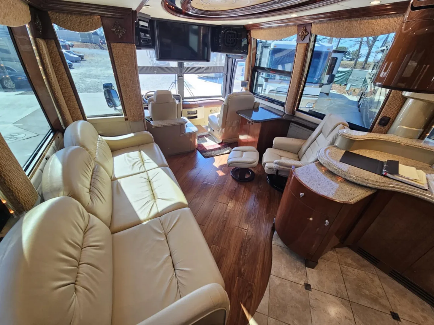 2005 Liberty XLII interior - photo 4 of 6