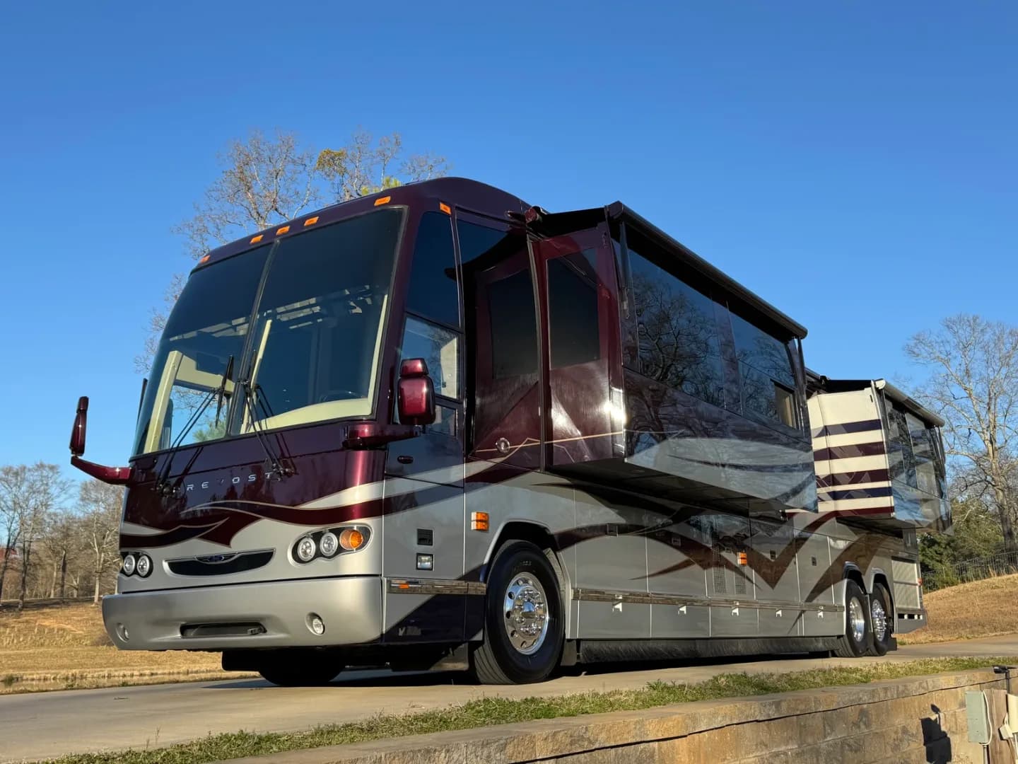 2010 Featherlite H3-45 interior - photo 2 of 18