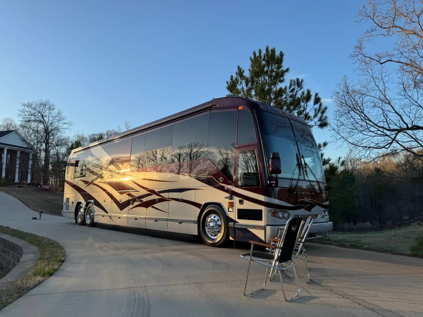 2010 Featherlite H3-45 interior - photo 4 of 18