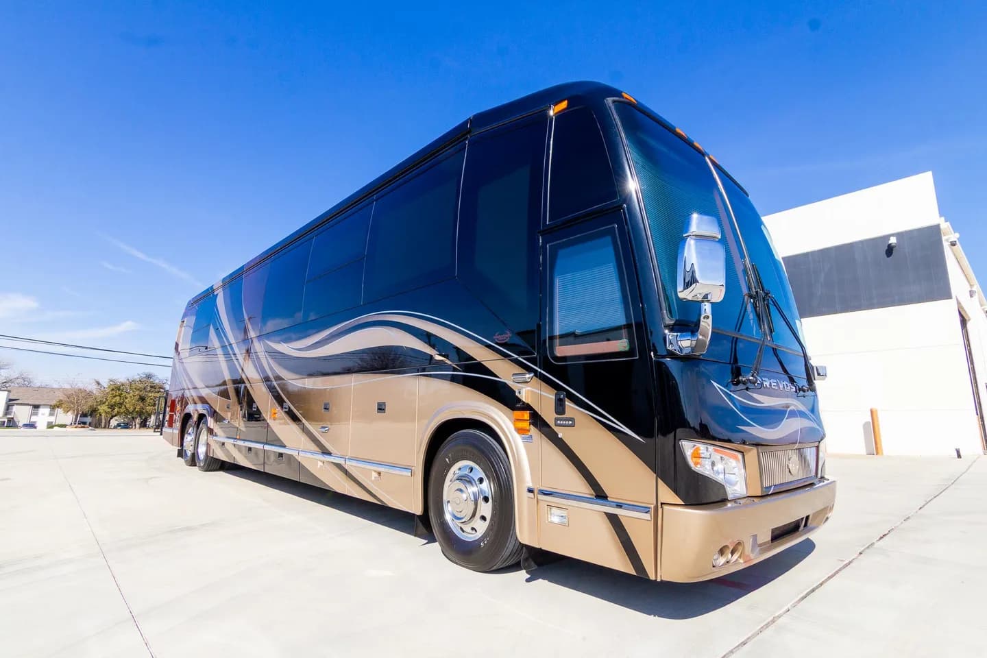 2017 Prevost Marathon H3-45 DS