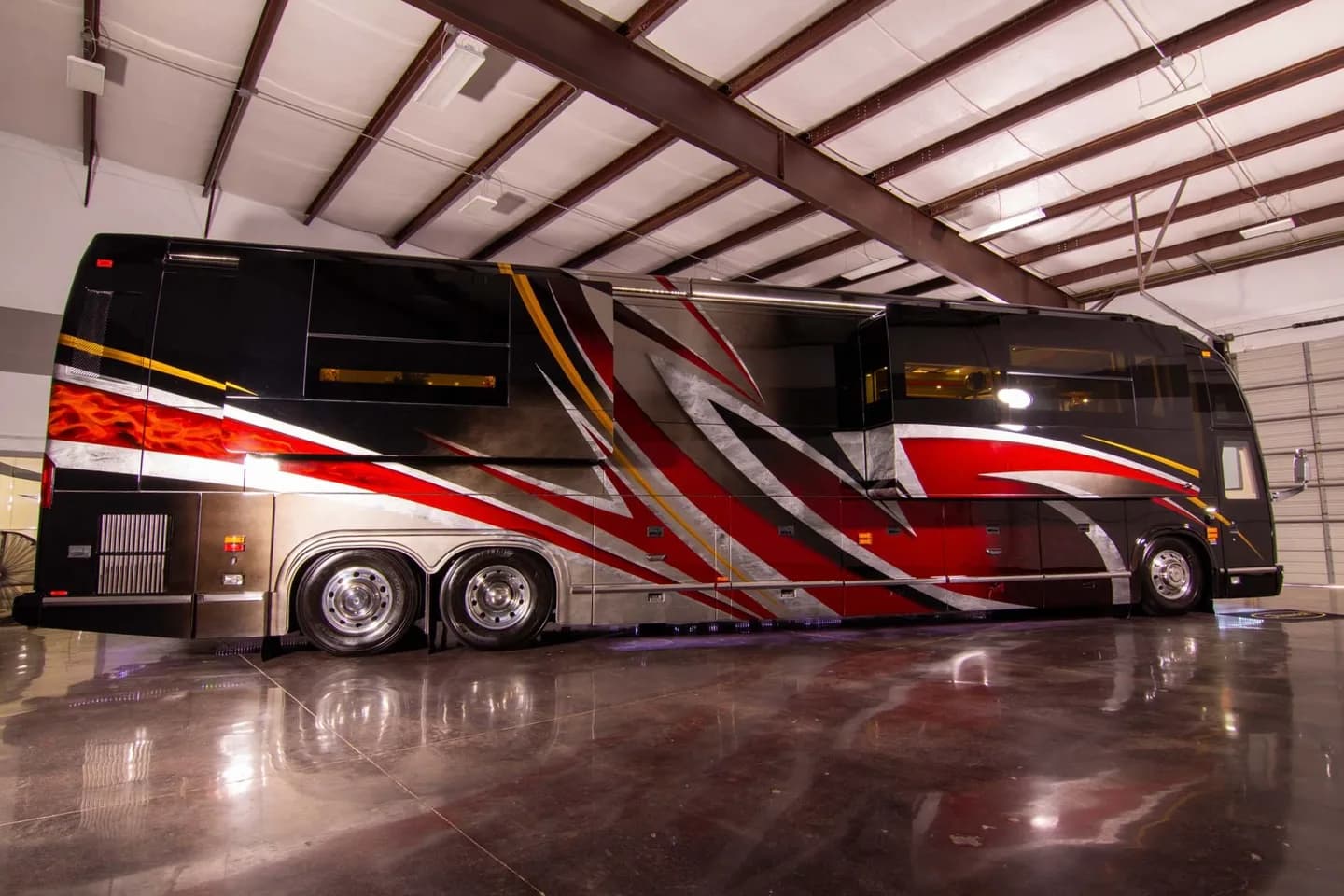 2016 Prevost Marathon H3-45 QS