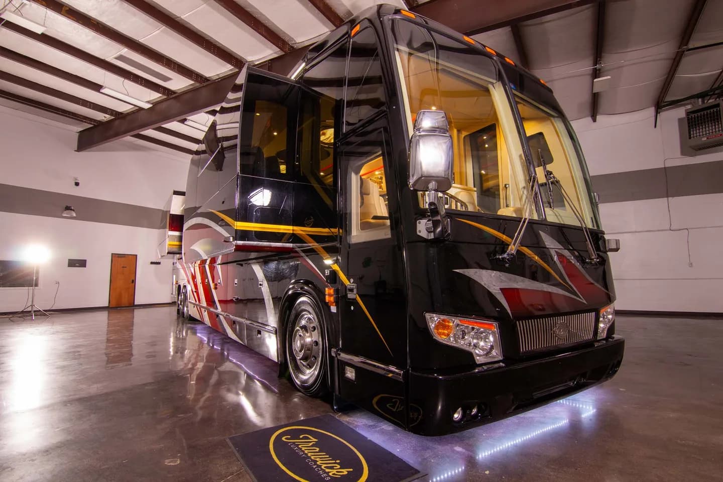 2016 Marathon H3-45 interior - photo 3 of 55