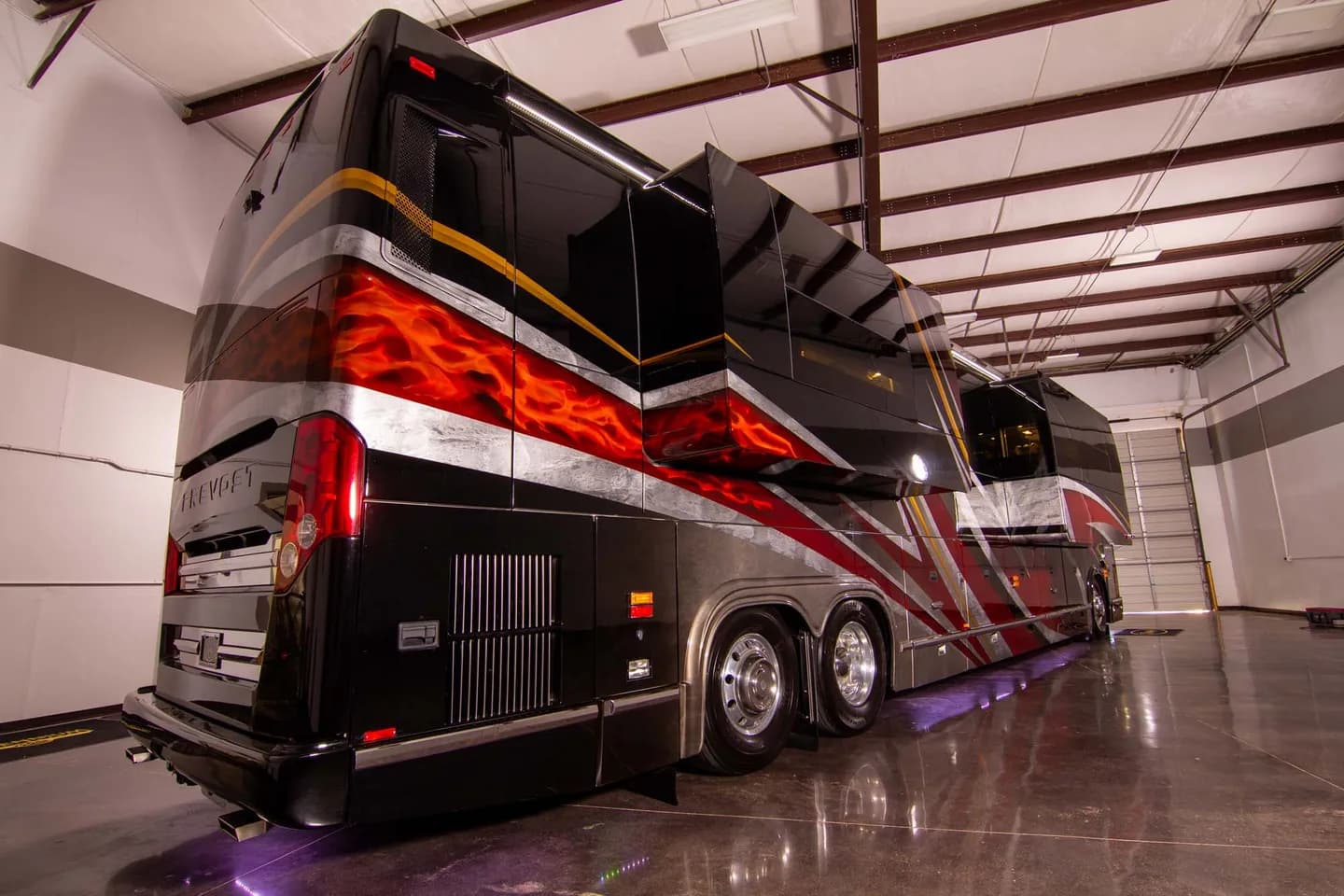 2016 Marathon H3-45 interior - photo 4 of 55