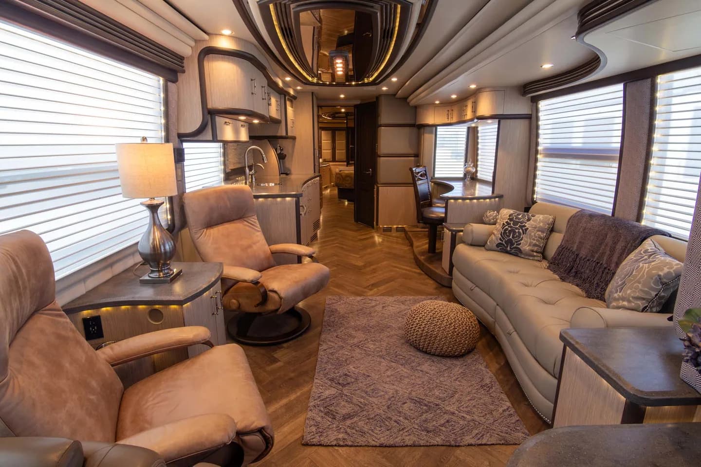 2016 Liberty H3-45 interior - photo 2 of 91