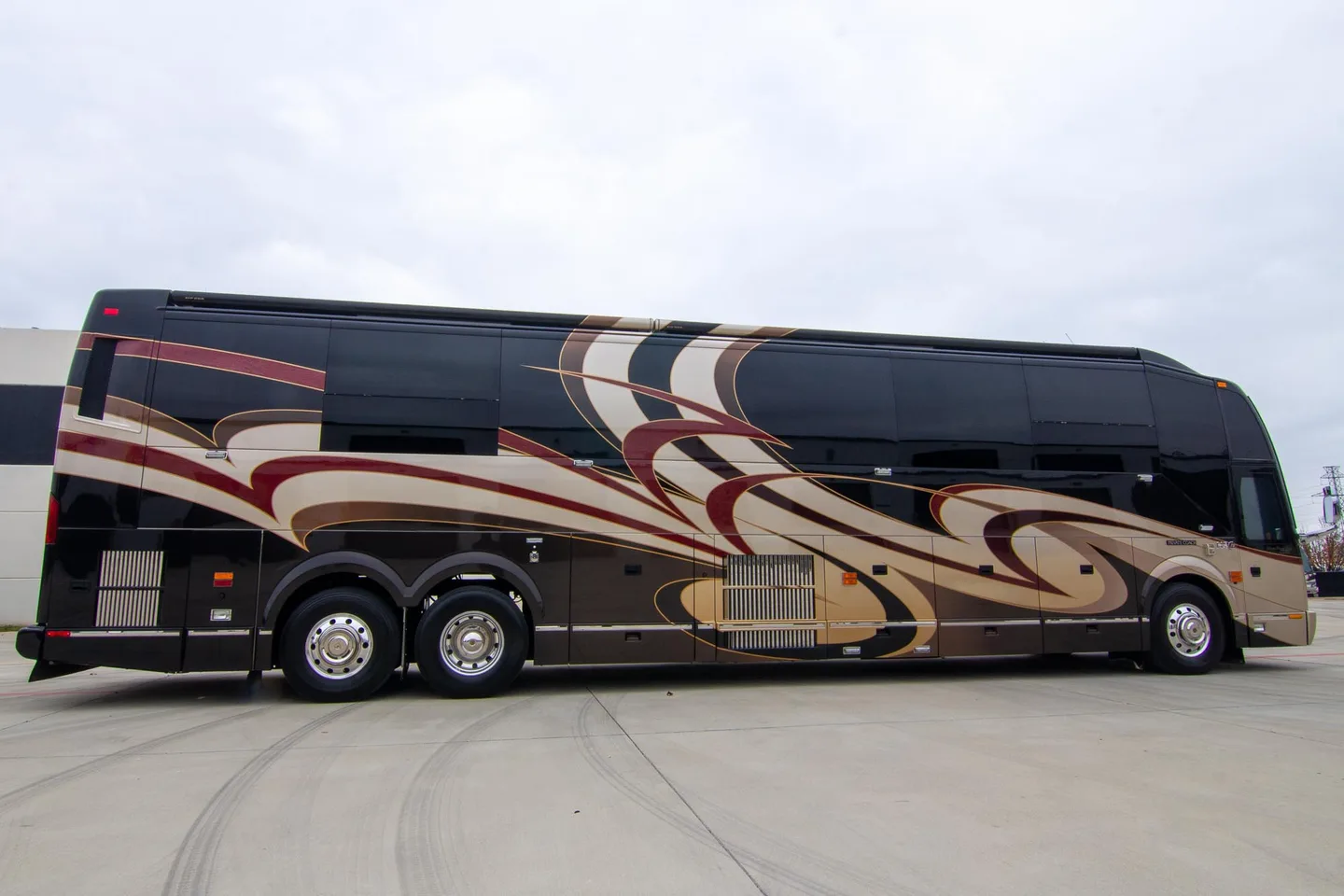 2012 Liberty H3-45 interior - photo 5 of 61