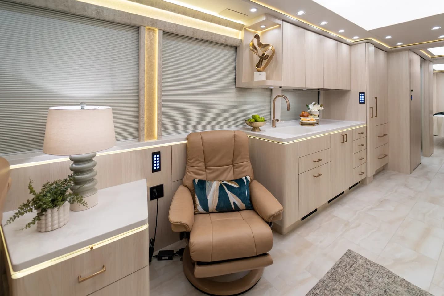 2024 Marathon H3-45 interior - photo 5 of 46