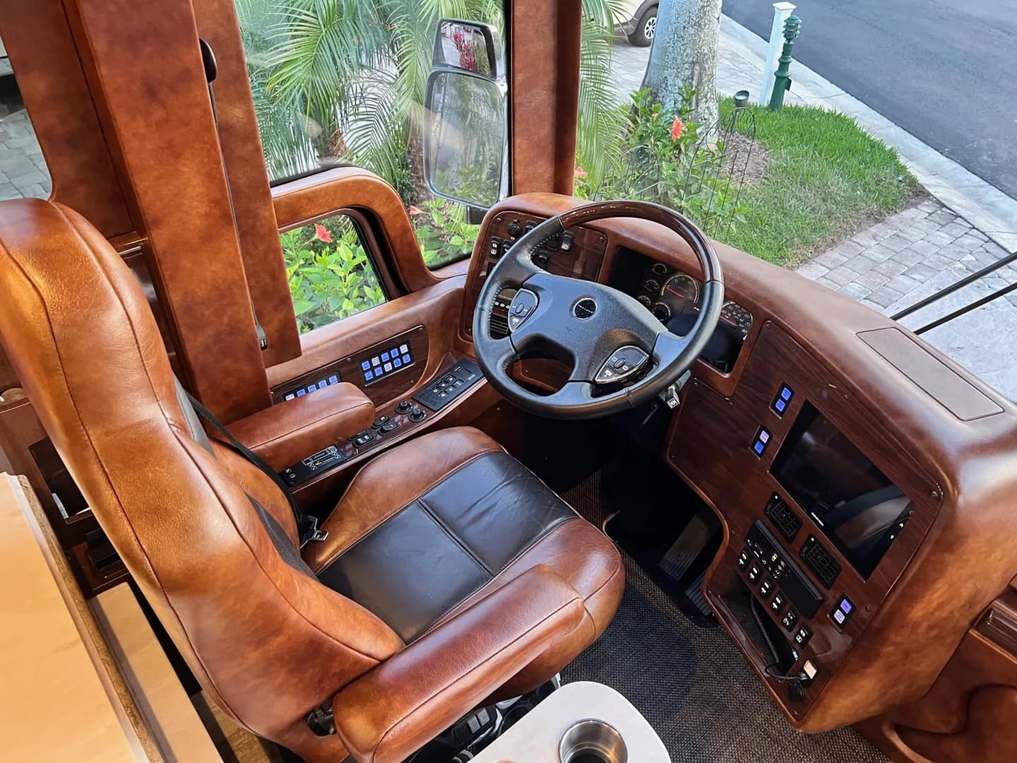 2018 Marathon XLII interior - photo 4 of 32