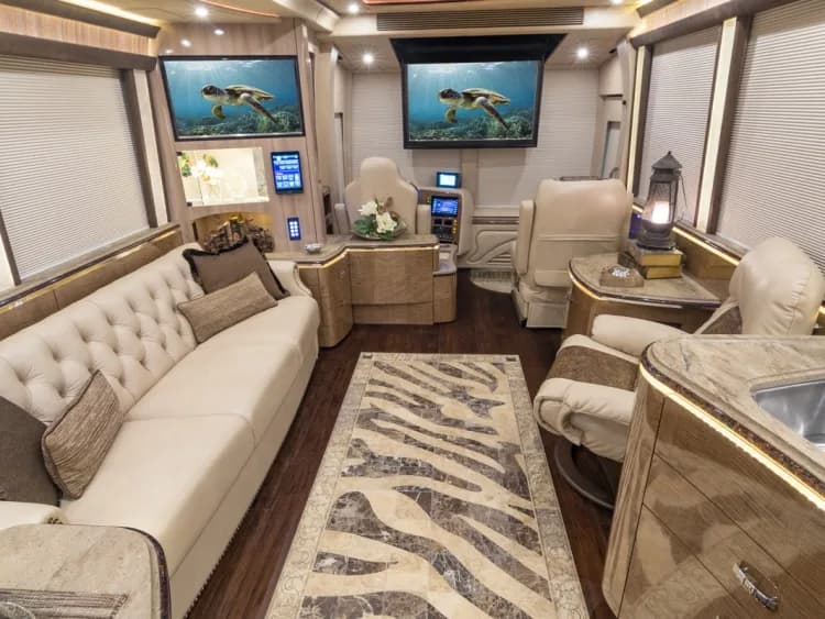 2017 Marathon XLII interior - photo 4 of 17