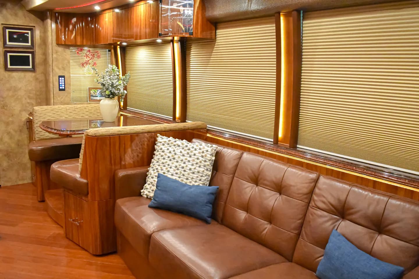 2015 Marathon XLII interior - photo 4 of 29