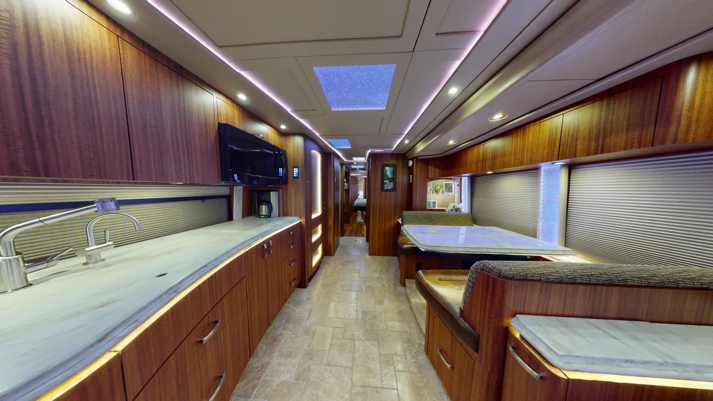 2014 Marathon H3-45 interior - photo 2 of 15