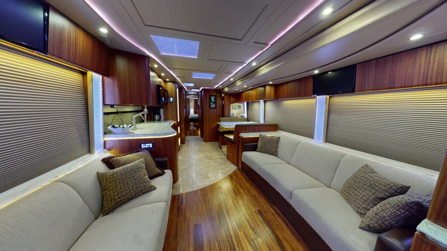 2014 Marathon H3-45 interior - photo 4 of 15