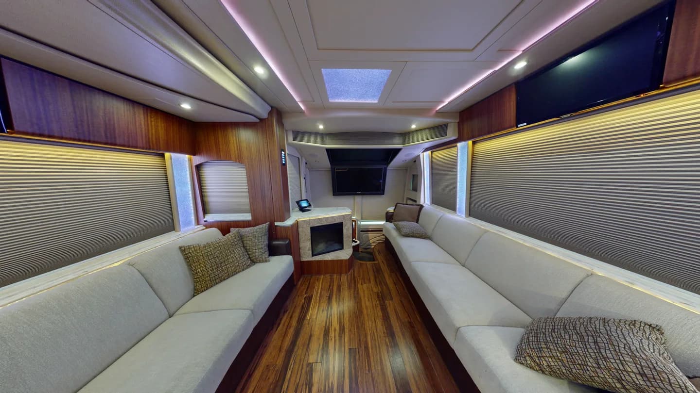 2014 Marathon H3-45 interior - photo 5 of 15