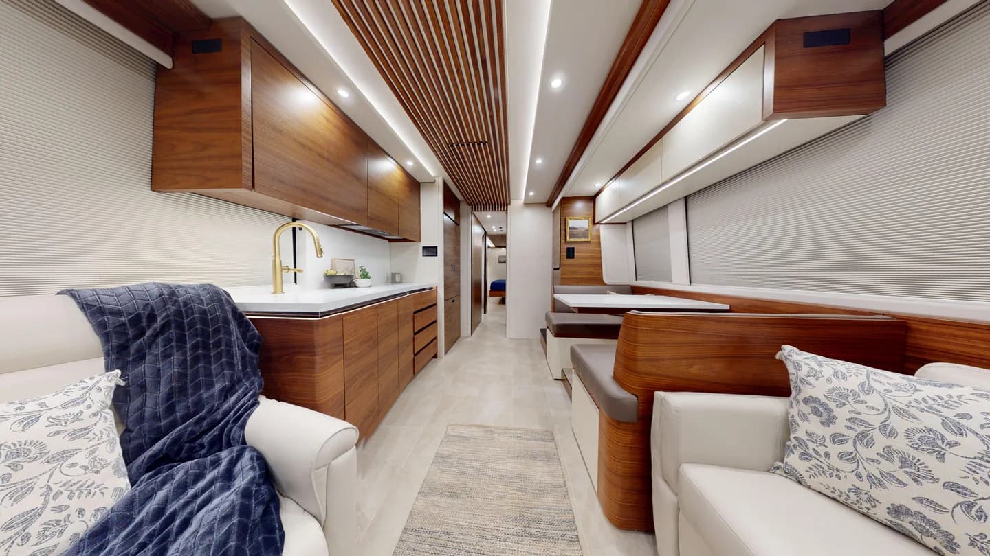 2025 Prevost Epic X3 Double Slide