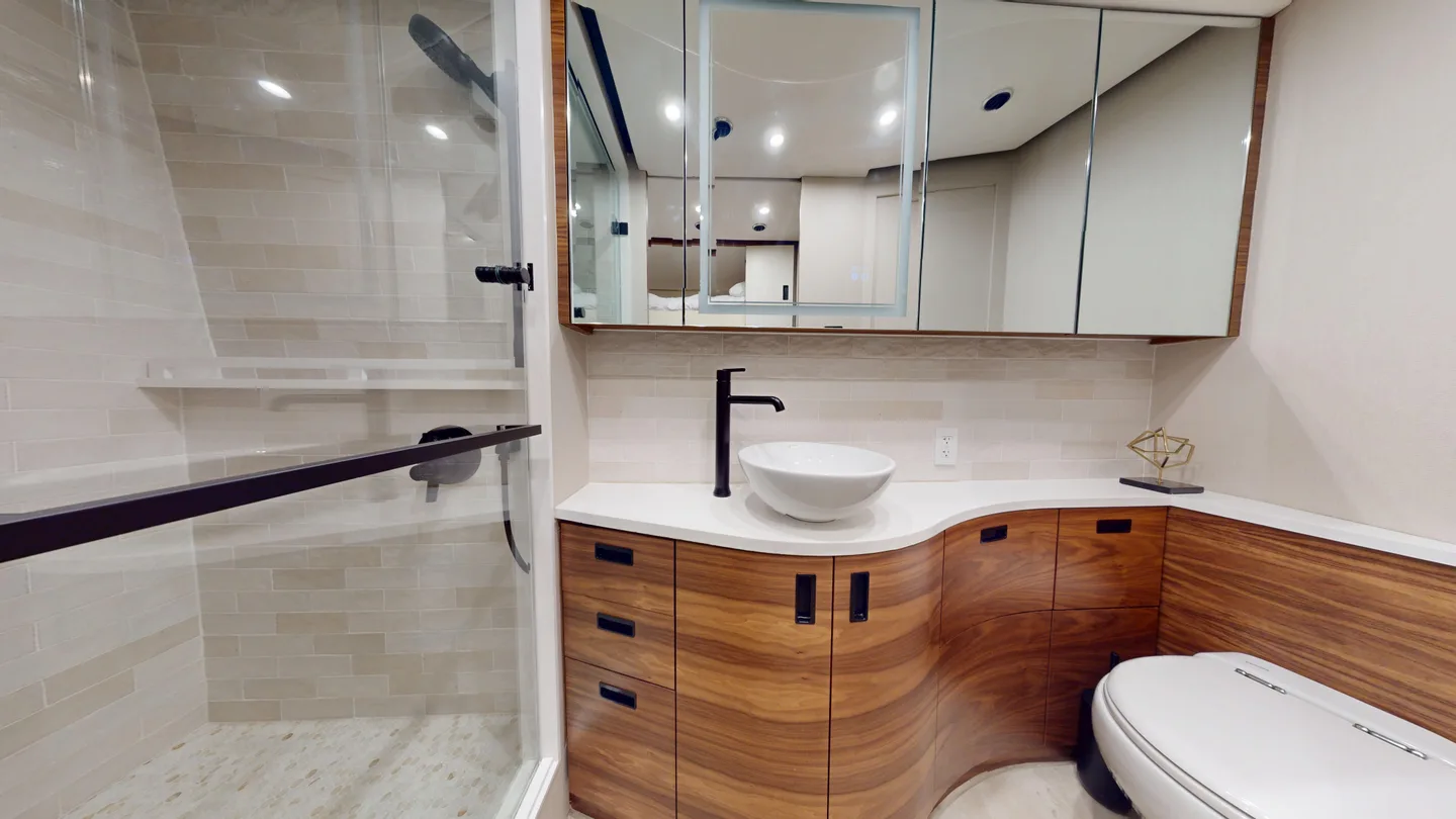 2025 Prevost Epic X3 Double Slide