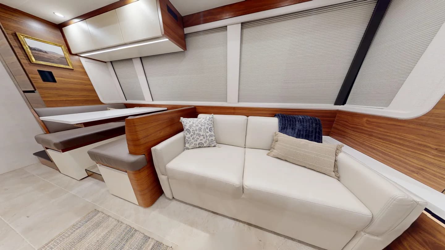 2025 Prevost Epic X3 Double Slide