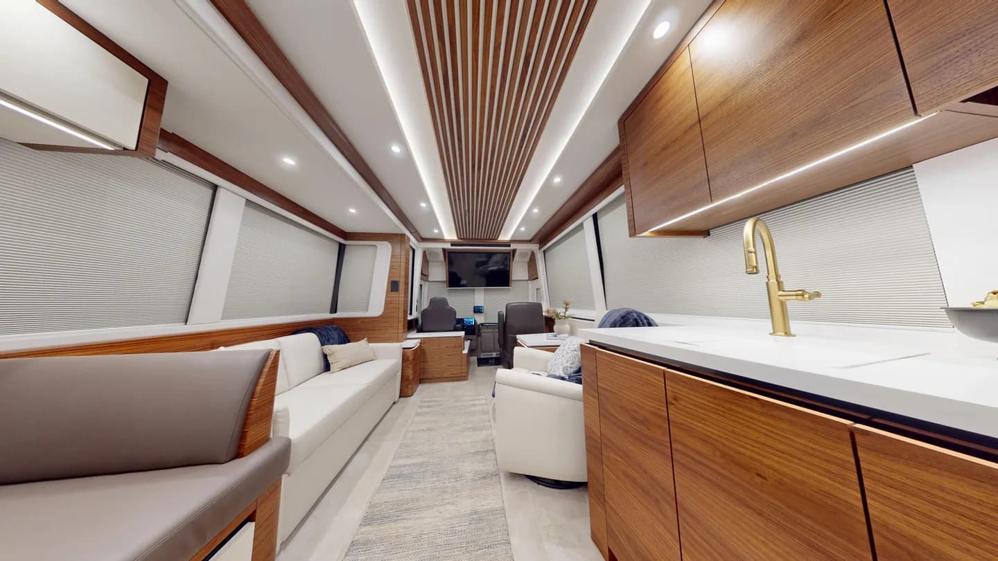 2025 Prevost Epic X3 Double Slide