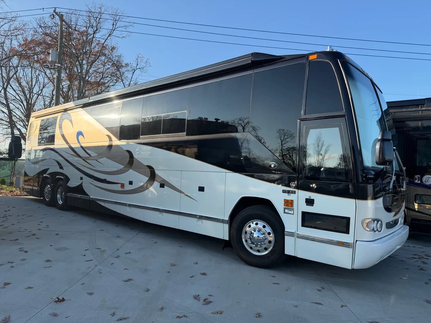 2003 Prevost Featherlite H3-45 DS