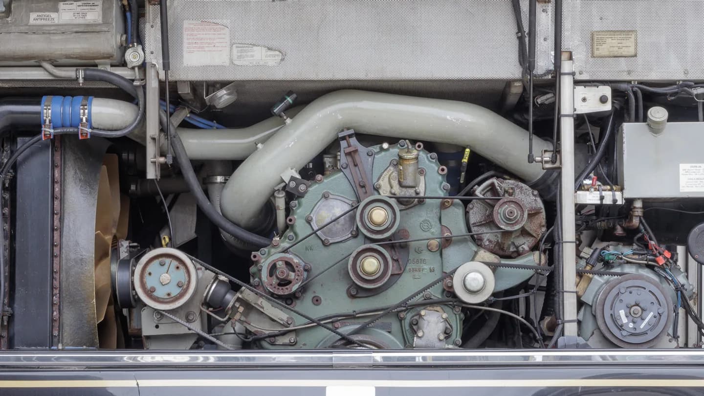 1999 Featherlite H3-45 interior - photo 3 of 15