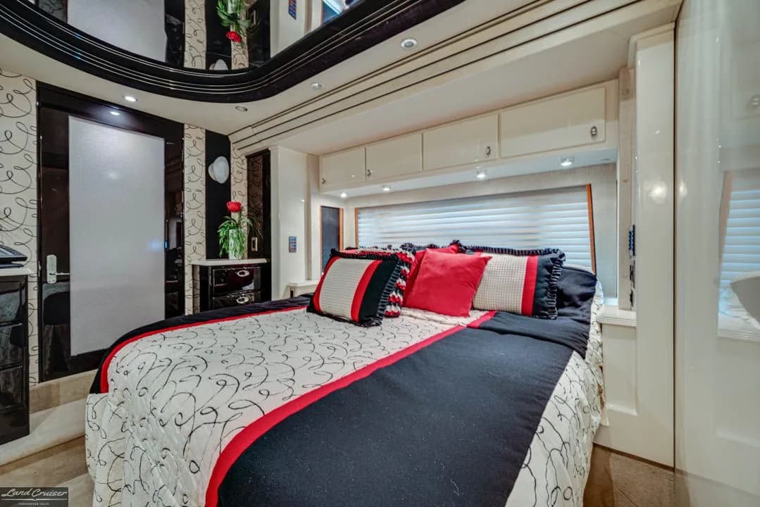 2007 Country Coach XLII interior - photo 5 of 67